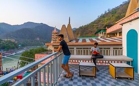 Madpackers Rishikesh Laxman Jhula